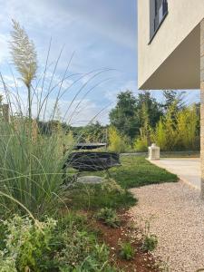 Villa Zen - with pool & close to the sea