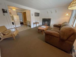 Deluxe Queen Suite room in Berkshire Valley Inn