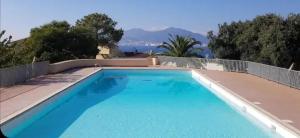Azura Prugna - Maison avec piscine partagée