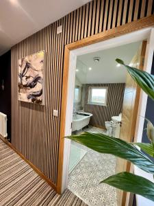 Plas Coch, Snowdon Views with Large Garden