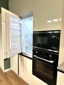 ROMANTIC Apartments - in the center of Lviv , king-size bed