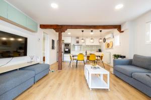 INSIDEHOME Apartments - Val Central