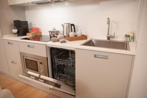 Stylish Grey Apartment - 5 minutes from the lake