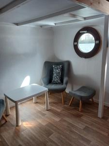 Sejours chez l'habitant Chambre sur l-eau - Peniche La Diva : photos des chambres