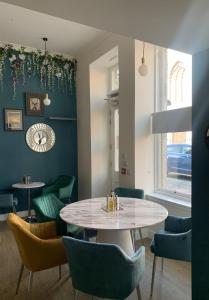 STAG & THISTLE HOTEL AND RESTAURANT