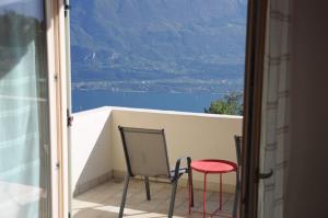 Villetta 56 Blu Yellow and Red Lake view Garden Private Parking by Garda Domus Mea