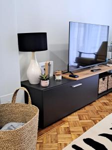 Stylish City Center Apartment