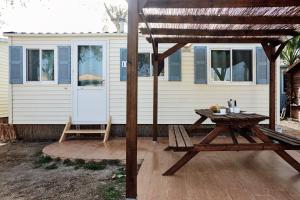 Bungalow  MARQUESA (5 p. ) room in Camping Ampolla Playa