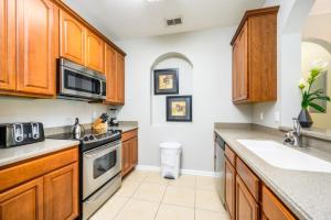 Vista Cay Deluxe Condo, Near The Parks! - 3002