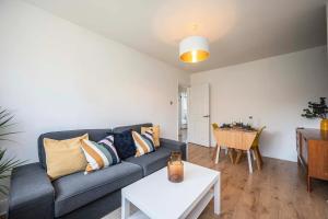 Modern Beckenham Apartment fast London train links - Pass the Keys