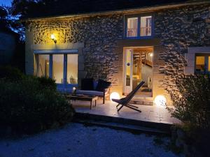Maisons de vacances Stunning 3 Bed-Stone Barn in Couze-et-Saint-Front : Maison de Vacances