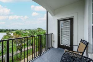 Epic Universe Beautiful Lakeview Condo, Vista Cay Orlando - 3013