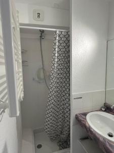 T2 - Les pieds dans le sables en toutes saisons 5 couchages - climatisation - parking privée - piscine - situation optimum et rare - Amoureva - Plage Richelieu- Cap dAgde