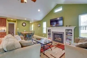 Angola Getaway Walk to Lake Erie Beach Park! - Dunkirk