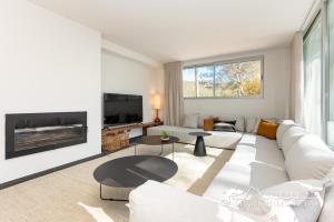 Stunning Villa Angeles with Private Pool and AC close to Sitges