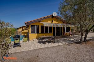 obrázek - Romantic villetta with pool, large garden with olive trees near the beach - by TRAVELER tourist agency Krk - ID 2202