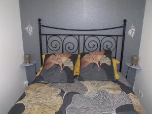 Allées dEtigny T1Bis 41 m2 1 chambre 4 couchages 200 m de la Crémaillère Express 400 m des Thermes