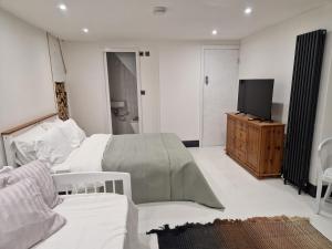 Garden Apartment, sleeps 4