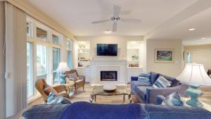 7655 Huntington Villas