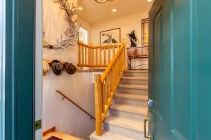 Warm Springs Ski Way Home with Pool, Pickleball, and More!