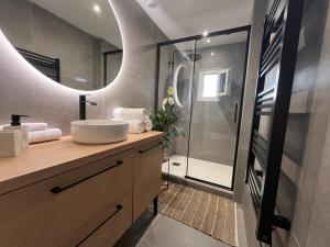 Appartements Logement chaleureux et lumineux : photos des chambres