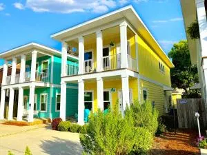 Walk Downtown, Private Parking, Short Drive to Beach & NAS - Sanders Beach