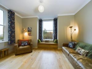 Mourne Mountain Bliss, Rostrevor 4BR Cottage with Patio & BBQ ideal for a relaxing getaway