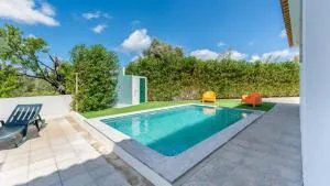 Sunny & Calm 4 BDR House W/ Pool by Lovelystay - Juliãos