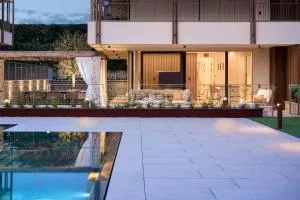 SalvatoreHomes - Pure Luxury in the Centre of Bardolino with Pool & Private Garden - Casa Olivia - a 5 Star Luxury Collection at Lake Garda - Affi