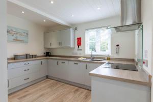 Isis Lakes 55, Lakeside Lodge - P