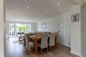 Isis Lakes 55, Lakeside Lodge - P