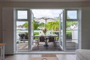 Isis Lakes 55, Lakeside Lodge - P