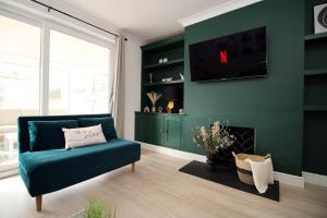 Comfortable 3BR Bath Home, Sleeps 6, Driveway Parking, Families & Contractors Stay