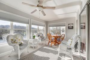 Marina Views and Cozy Sunroom Condo in Branson!