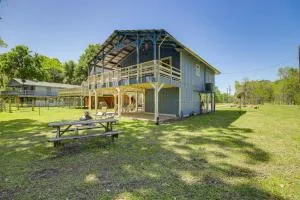 Trinity River Cottage with Deck and Water Views - Onalaska