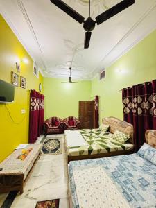 Shyam Homestay-Front faimly Room With Private Bathroom
