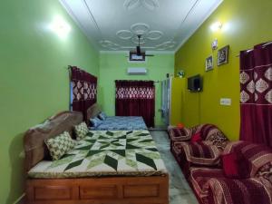 Shyam Homestay-Front faimly Room With Private Bathroom