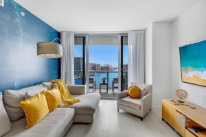 Infinite View Balcony with Gym, Pool and Near Beach