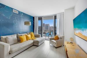 Infinite View Balcony with Gym, Pool and Near Beach