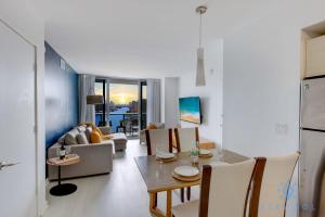 Infinite View Balcony with Gym, Pool and Near Beach