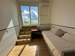 Rooms in Seafront Villa