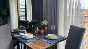 Apartment with hotel amenities, coworking, room service, gym