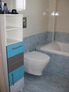 In 2015 fertiggestelltes Ferienhaus mit privatem Pool und Meerblick