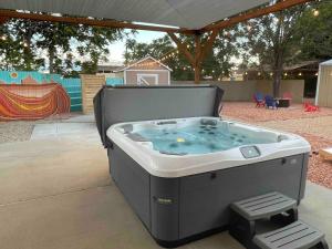 Pet-Friendly Near Zion - Hot Tub Downtown Kanab