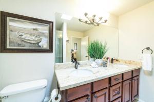 Private Patio-Cubbies Close By-Easy Freeway Access