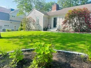 Beautiful Cape Cod home! Steps to beach! - New Seabury