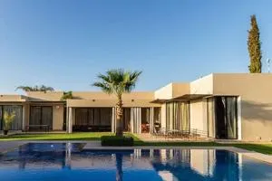 Villa 751, Villa d'architecte, cuisinière, piscine chauffée et services - Heddad