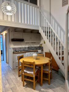 Maisons de vacances Bright house with terrace and garden : photos des chambres