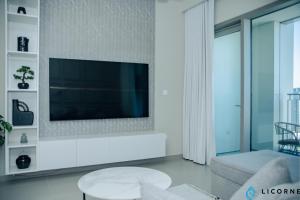 Unveil Downtown Luxury, 1BR Majestic Skyline Views - Downtown Views ll