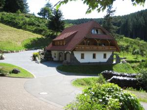 5 stern appartement Holzbildhauerei Kammerer Triberg im Schwarzwald Deutschland